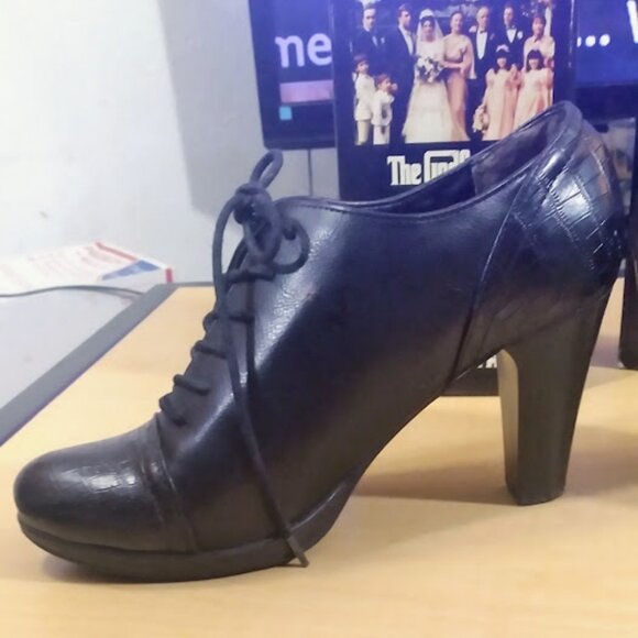 Rialto Black Bootie Shoe Laced Boot Faux leather womens size 7.5 M - Picture 9 of 12